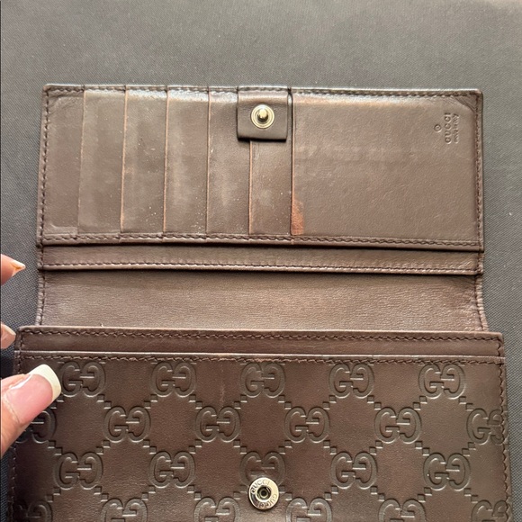 Gucci Women's Taupe Embossed Wallet - Picture 5 of 9